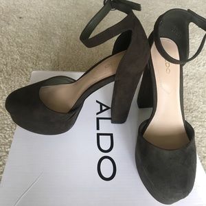 NWT Aldo Suede Heels